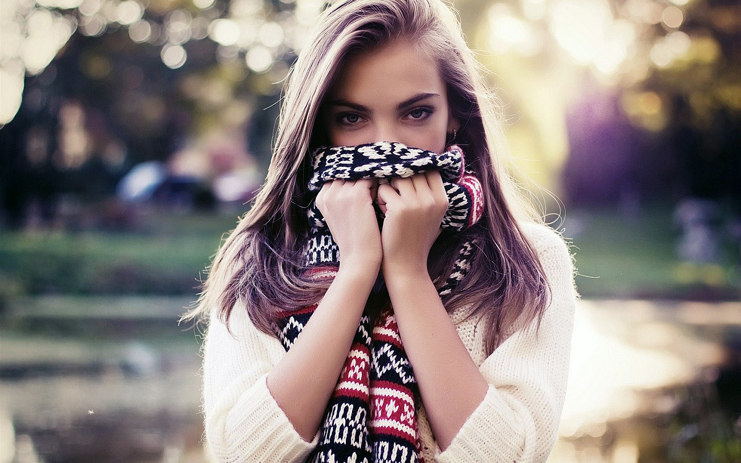 beauty-blonde-girl-portrait-fashion-photo-wallpaper-1680x1050